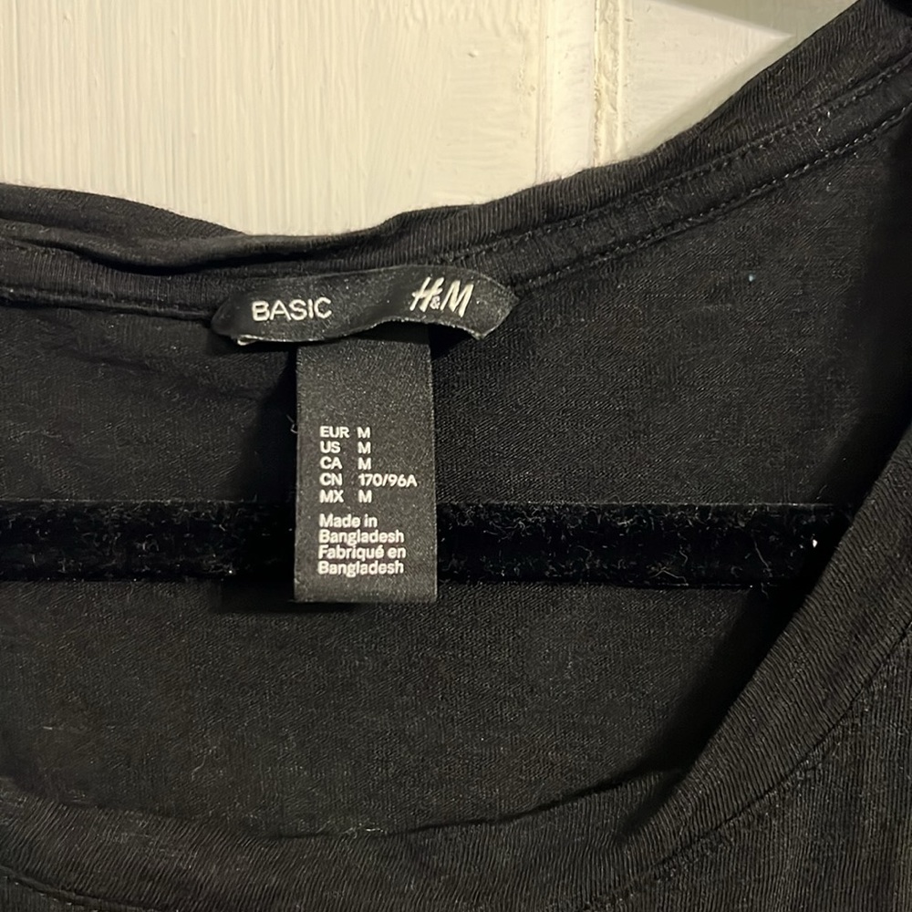 H&M basic short sleeve black tee - Picture 3 of 4